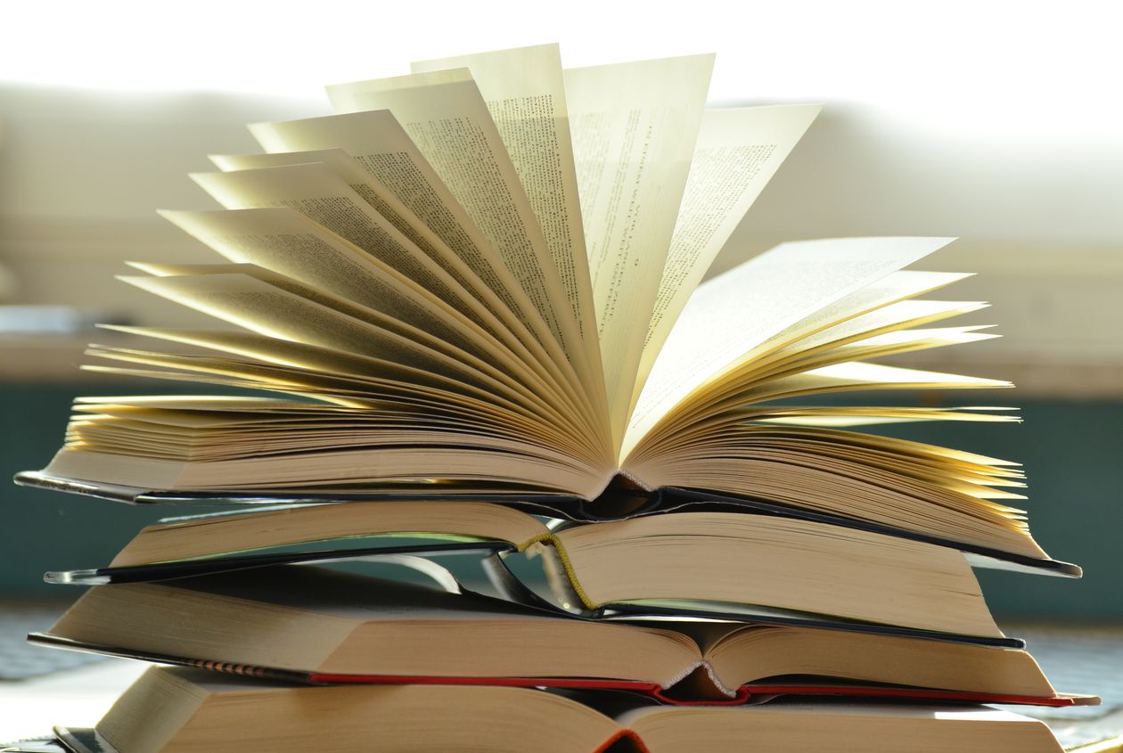 Stack of books representing objects built from a Dart class